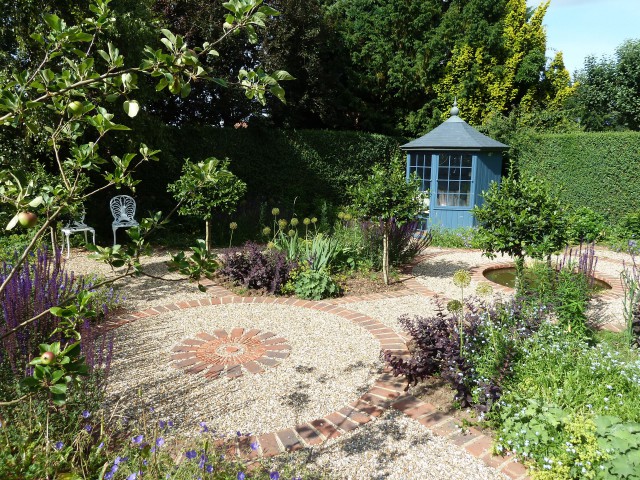 A Town Garden in Cheltenham 5