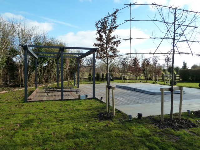 Large Contemporary Garden in the Wiltshire Countryside 14