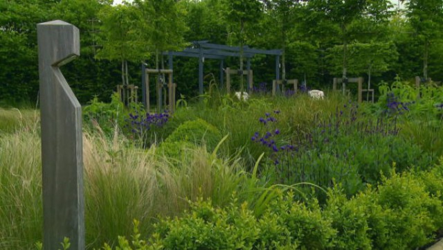 contemporary family garden 5 600x338