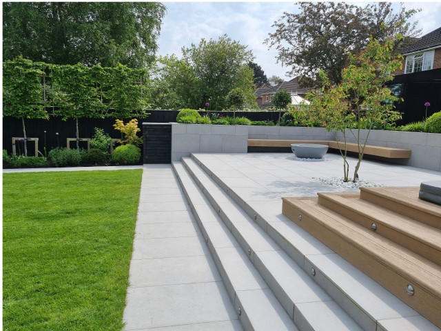 steps in contemporary entertaining garden in swindon1