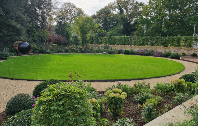 large contemporary garden in south cotswolds main garden3