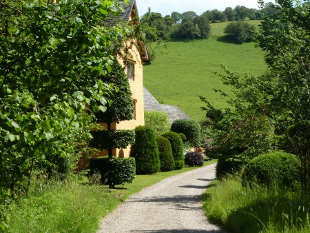 Approach to Allt y Bela